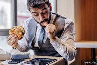 17 Quick Money Tasks You Can Do During Your Lunch Break