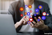 Bosses Using Emojis in Layoff Emails — Why It Feels So Awkward