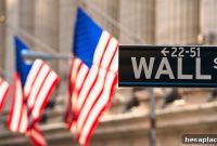 Why Buffett and Abel’s $397B Cash Hoard Should Alarm Wall Street