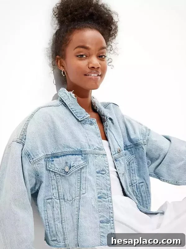 AE Cropped Destroyed Denim Jacket