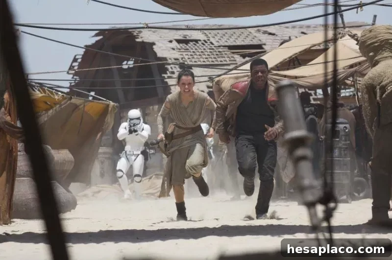 John Boyega and Daisy Ridley in Star Wars: Episode VII - The Force Awakens