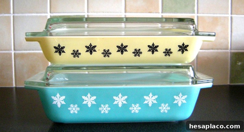 Vintage Pyrex bowls