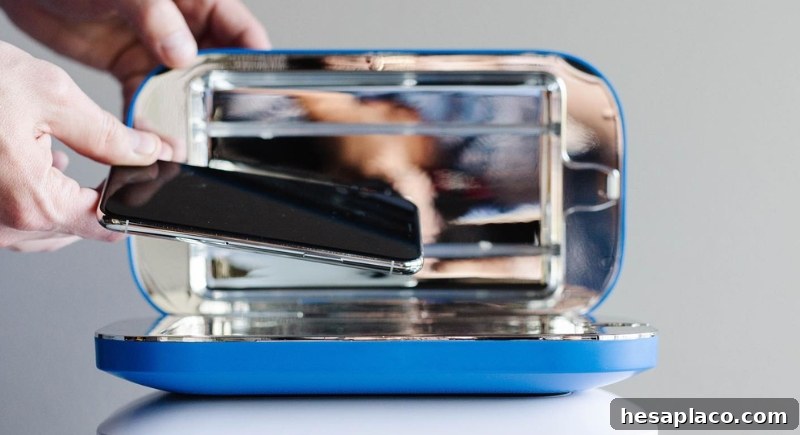 PhoneSoap UV sanitizer
