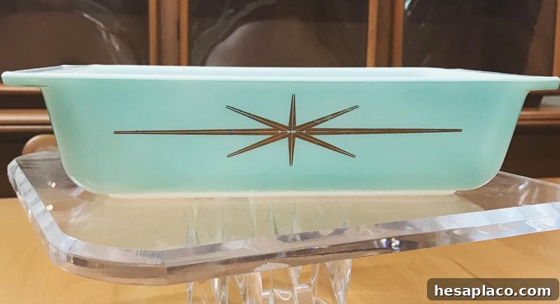 Starburst Pyrex casserole