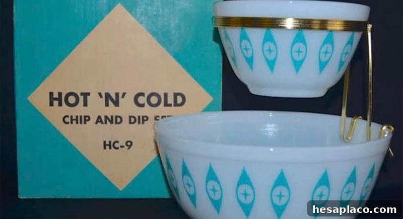 Atomic Eyes Pyrex chip and dip set