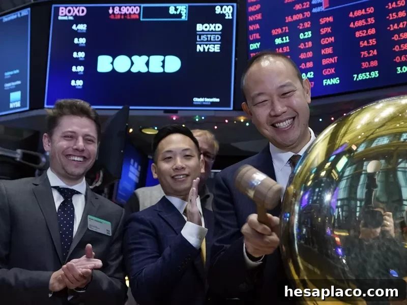 Boxed CEO Chieh Huang rings ceremonial bell on the floor of the New York Stock Exchange