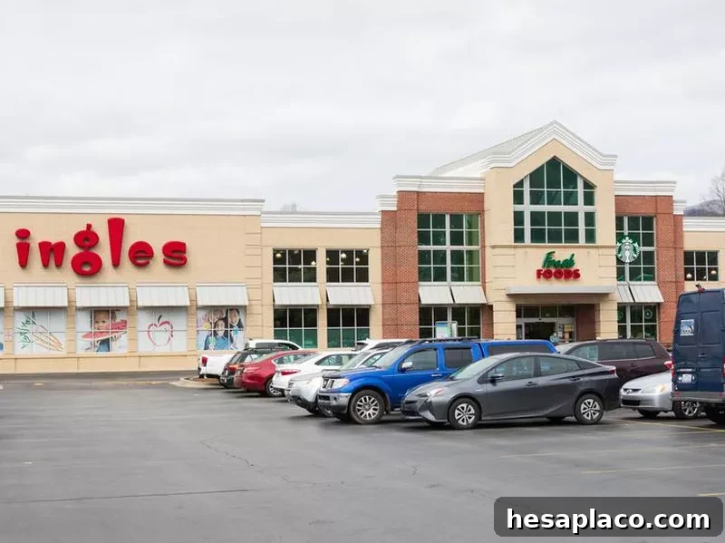 Ingles Supermarket, exterior and parking lot