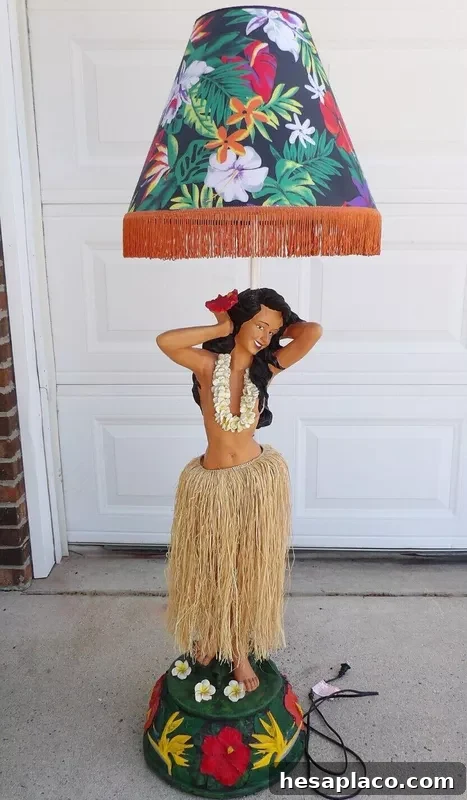 Polynesian Hula Girl Lamp