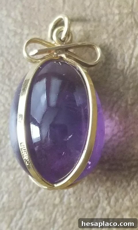 Rare Vinrage 18K Gold Easter Egg Pendant