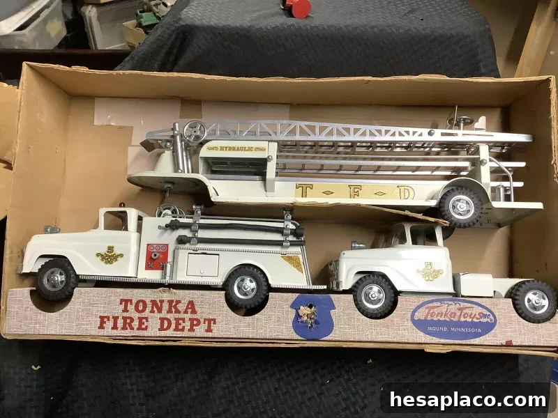 White Tonka Hydraulic Aerial Ladder Fire Truck Set