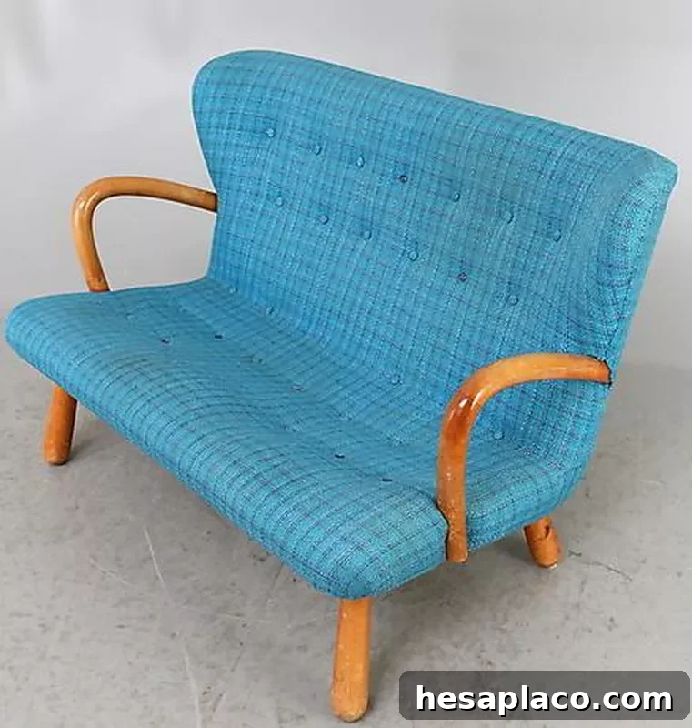 Ake Sofa