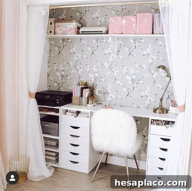 Desk with storage in cloffice