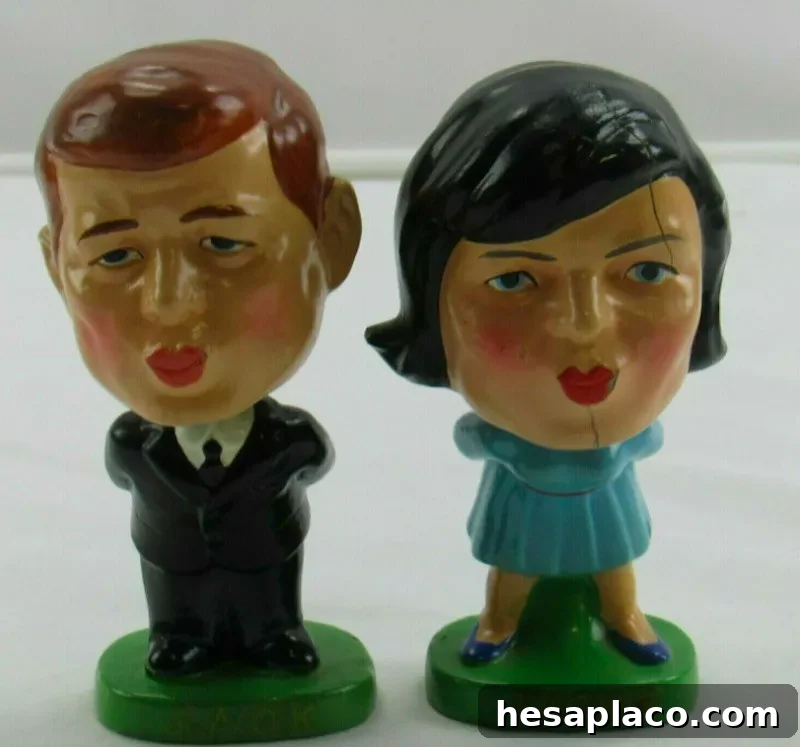 JFK-Jackie O kissers bobbleheads